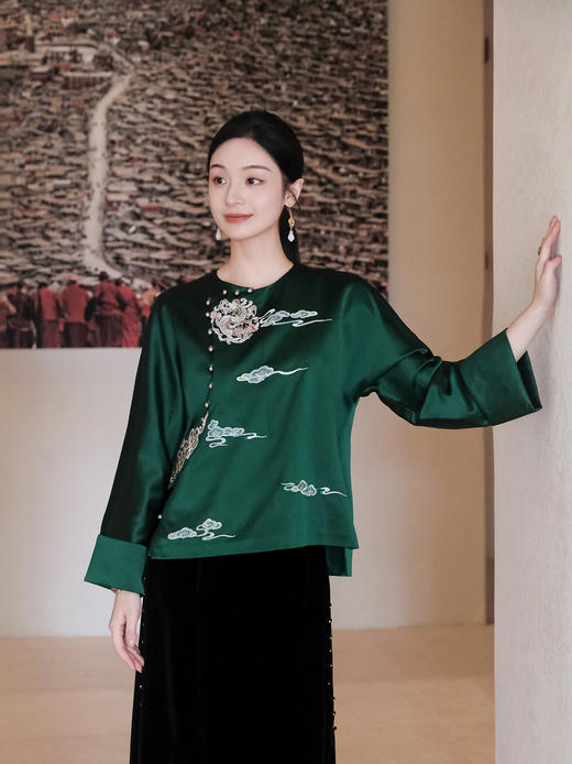 下架|东方境X郭培| 团龙祥云真丝刺绣新中式外套-绿色 商品图2