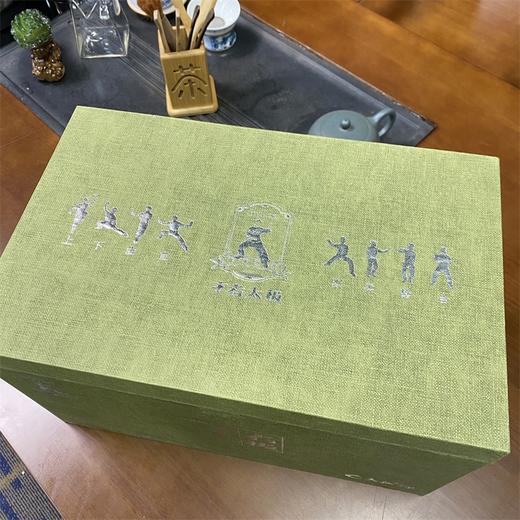 【2019年头春茶】大师收藏级普洱 国潮 太极禅苑 太极八式  紧压茶 380克x8饼 商品图6