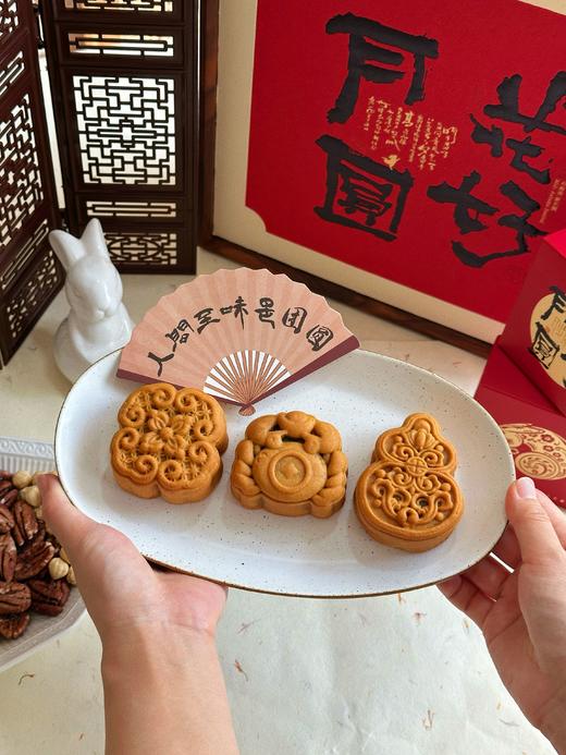 2025中秋·花好月圆 · 经典传统月饼礼盒（八枚装） 商品图2