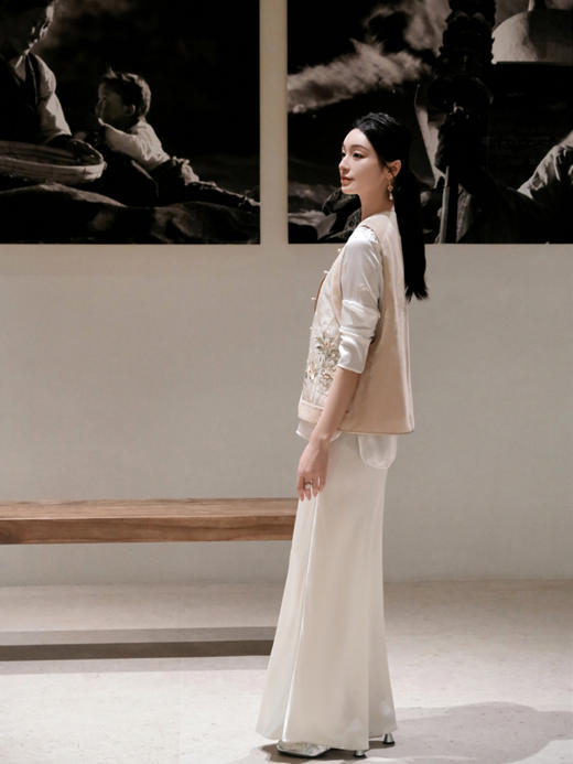 盛唐牡丹盛奢系列 | 新中式圆领百搭刺绣拼丝绒马甲 商品图8