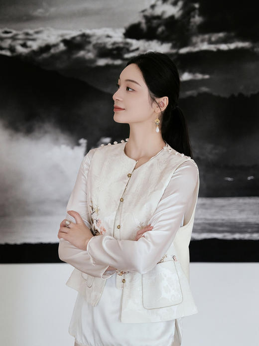 东方境X郭培| 提花拼丝绒刺绣棉马甲-白色 商品图14