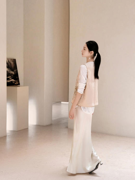 盛唐牡丹盛奢系列 | 新中式圆领百搭刺绣拼丝绒马甲 商品图9