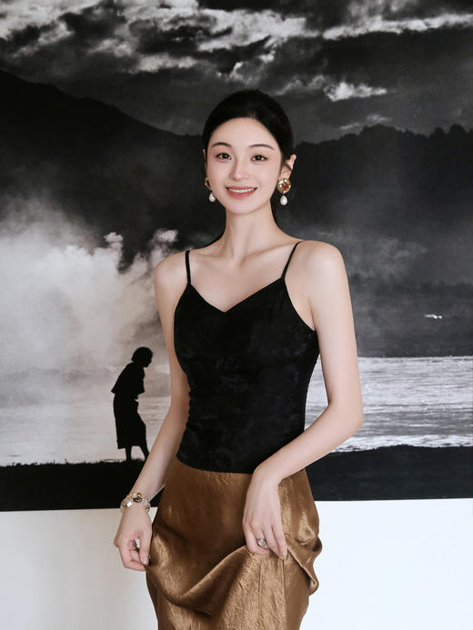 盛唐婧| 时尚细肩带修身美背-黑色 商品图4