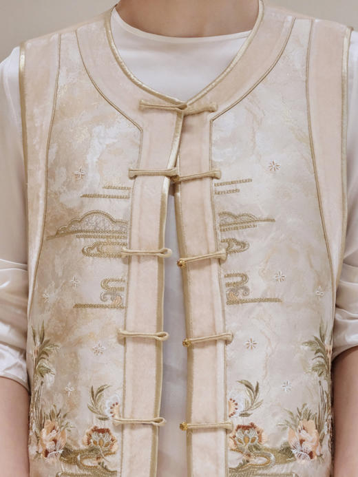 盛唐牡丹盛奢系列 | 新中式圆领百搭刺绣拼丝绒马甲 商品图2