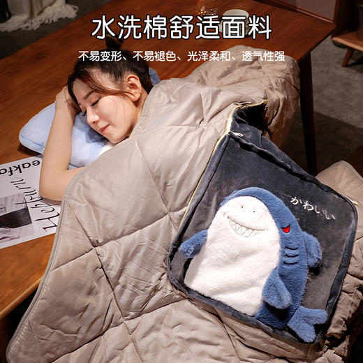 自然醒超柔水晶绒日式鲨鱼多功能抱枕被两用办公室午睡枕头毯子二合一车载汽车靠枕空调被QYL 商品图1