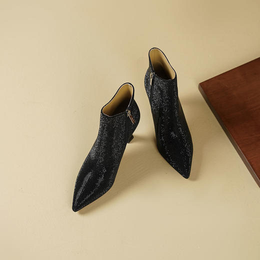 Westory2025年冬季尖头中跟烫满钻侧“wave"的靴口极简短靴S25DS86031 商品图0