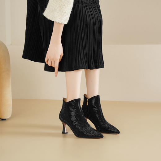 Westory2025年冬季尖头中跟烫满钻侧“wave"的靴口极简短靴S25DS86031 商品图5
