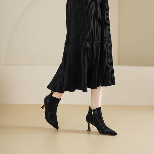 Westory2025年冬季尖头中跟烫满钻侧“wave"的靴口极简短靴S25DS86031 商品图4