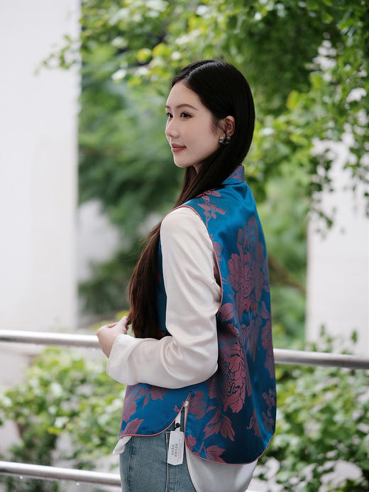 盛唐婧 | 轻奢新中式老缎提花对花对襟马甲-蓝色 商品图8