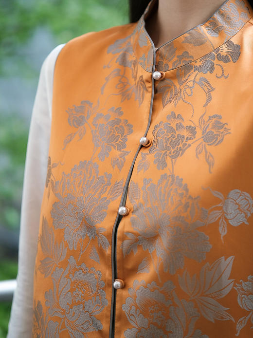 盛唐婧 | 轻奢新中式老缎提花对花对襟马甲-橙色 商品图4
