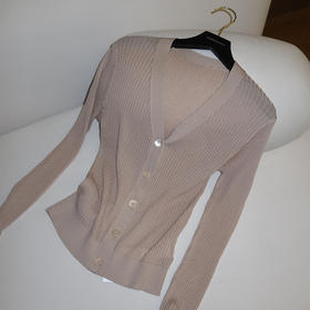 良木礼羊毛V领开衫（Q2584152）