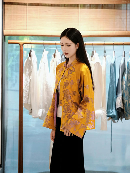 盛唐婧 | 轻奢新中式老缎提花对花对襟外套 商品图10
