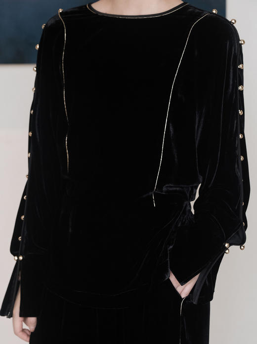 盛唐婧| 重磅真丝绒落肩轻奢设计款上衣 商品图4