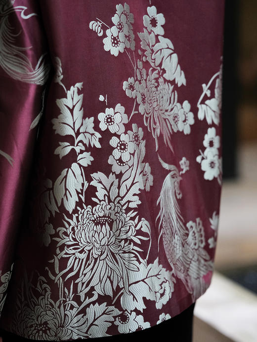 盛唐婧 | 轻奢新中式老缎提花对花对襟外套-牵牛紫 商品图4