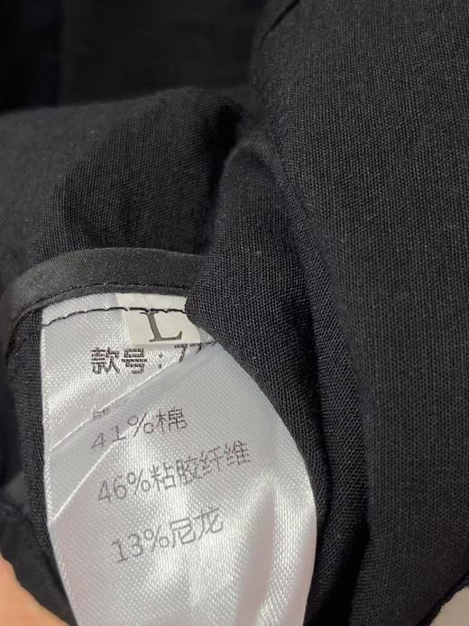 春季推荐2026→【自营】古泥7779 短款小开叉黑色衬衫-喜出 商品图5