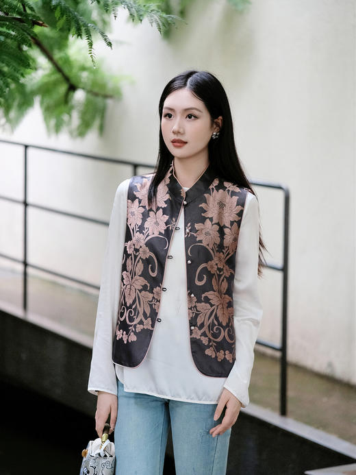 盛唐婧 | 轻奢新中式老缎提花对花对襟马甲-紫色 商品图0
