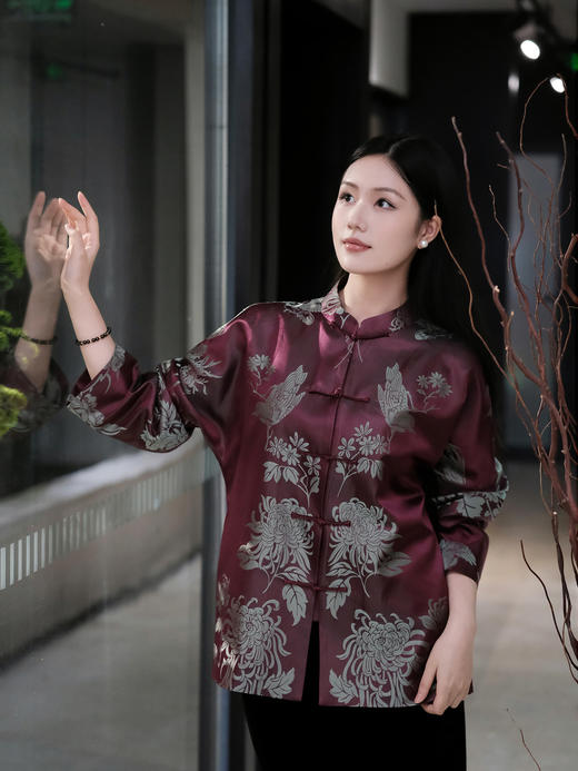 盛唐婧 | 轻奢新中式老缎提花对花对襟外套-牵牛紫 商品图6