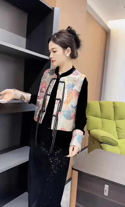 刚刚加的库存！！套装【秋上新】马甲➕长袖 8127重工精美提花刺绣新中式国风金丝绒两件套-喜出 商品图1