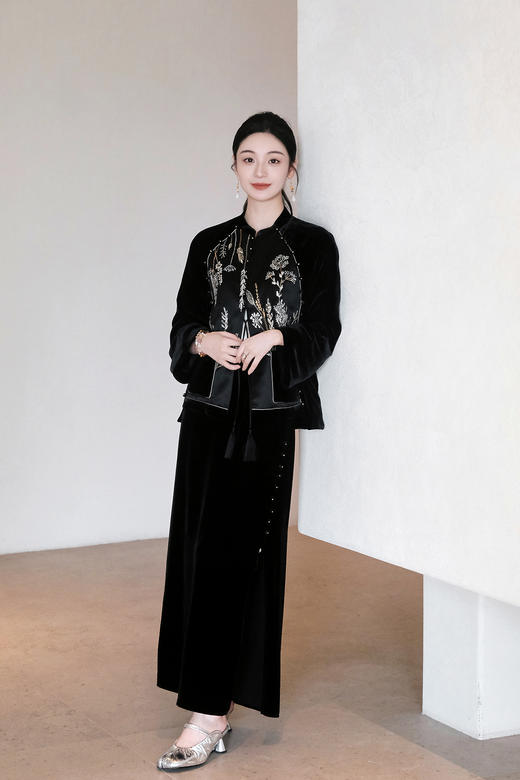 盛唐婧| 重磅醋酸拼丝绒轻奢刺绣外套 商品图10