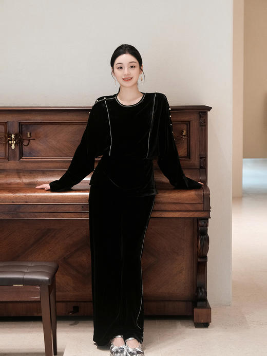 盛唐婧| 重磅真丝绒落肩轻奢设计款上衣 商品图8