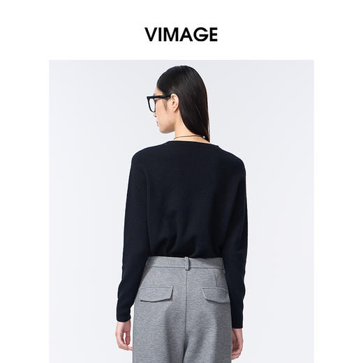 VIMAGE纬漫纪圆领简约时尚保暖秋季新款羊毛针织衫V2401107 商品图4