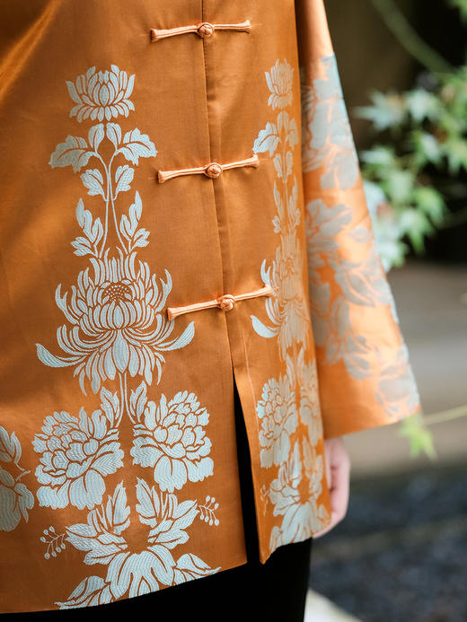 盛唐婧 | 轻奢新中式老缎提花对花对襟外套-秋橙色 商品图3
