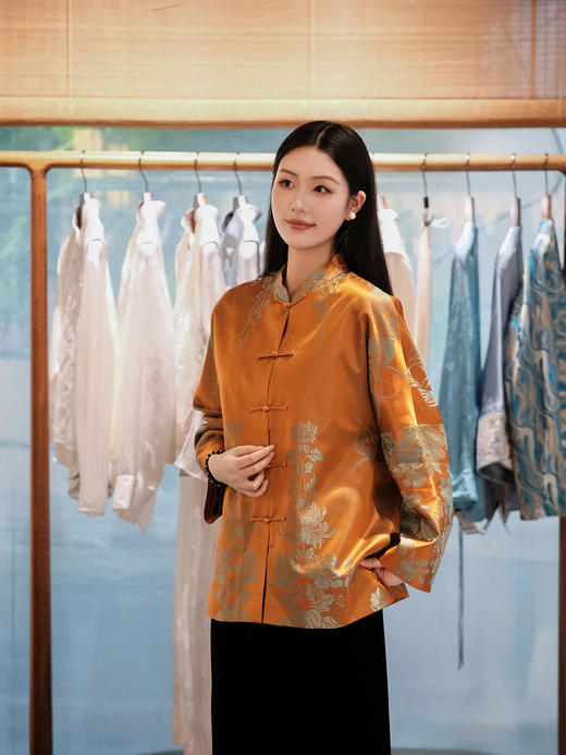 盛唐婧 | 轻奢新中式老缎提花对花对襟外套-秋橙色 商品图0