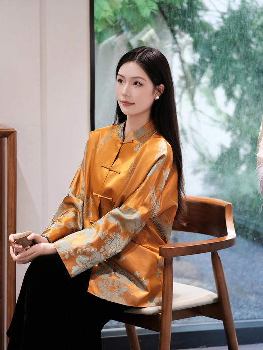 盛唐婧 | 轻奢新中式老缎提花对花对襟外套-秋橙色 商品图7