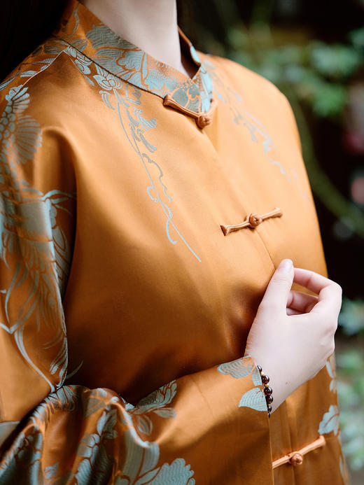 盛唐婧 | 轻奢新中式老缎提花对花对襟外套-秋橙色 商品图2