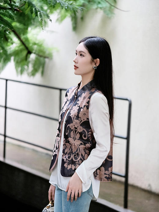 盛唐婧 | 轻奢新中式老缎提花对花对襟马甲-紫色 商品图6