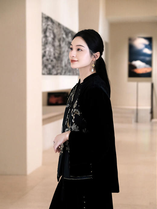 盛唐婧| 重磅醋酸拼丝绒轻奢刺绣外套 商品图7