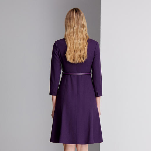 EITIE爱特爱V字领口设计金属扣细节皮带收腰显瘦连衣裙8407125 商品图4