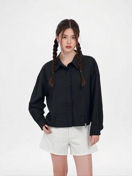 春季推荐2026→【自营】古泥7779 短款小开叉黑色衬衫-喜出 商品图2