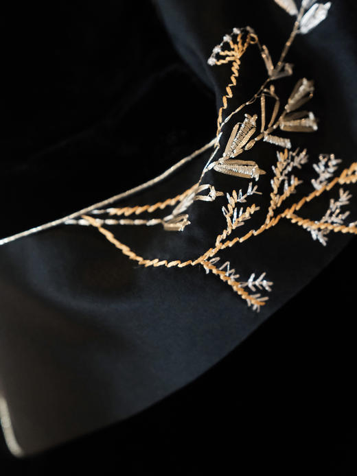盛唐婧| 重磅醋酸拼丝绒轻奢刺绣外套 商品图4