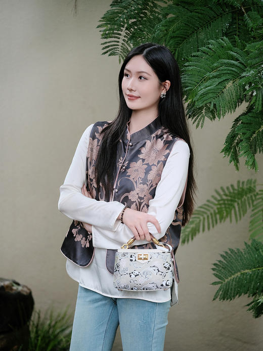 盛唐婧 | 轻奢新中式老缎提花对花对襟马甲-紫色 商品图5