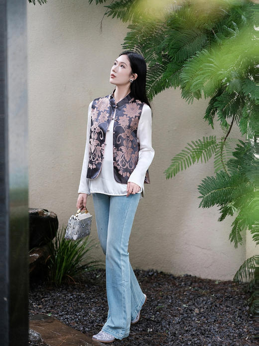 盛唐婧 | 轻奢新中式老缎提花对花对襟马甲-紫色 商品图8