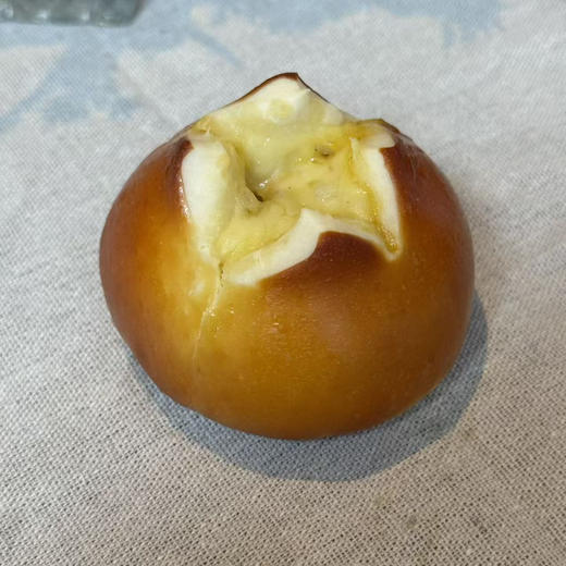 烟熏腊肠芝士碱水面包
Smoked Sausage Cheese Pretzel 商品图0