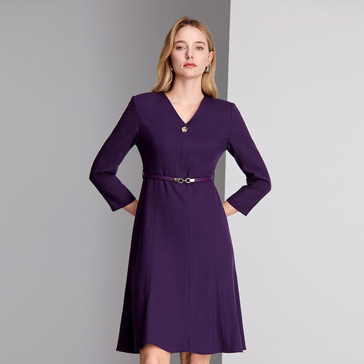 EITIE爱特爱V字领口设计金属扣细节皮带收腰显瘦连衣裙8407125 商品图5