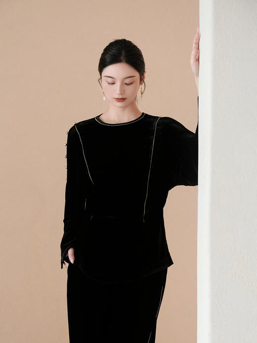 盛唐婧| 重磅真丝绒落肩轻奢设计款上衣 商品图3