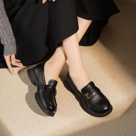 西村名物2025年秋季新款秀气掐腰粗跟百搭乐福鞋舒适深口女单T25CM31721 商品图1