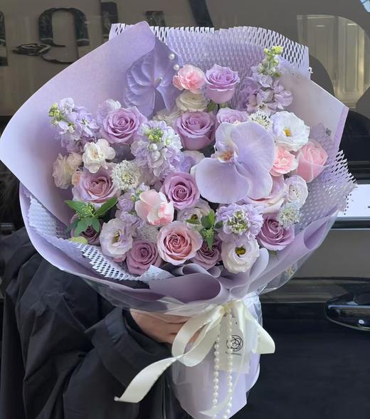 【当日达】顺丰免邮◆海洋之歌玫瑰 翠珠 郁金香 掌 紫罗兰 白桔梗 手球叶 精致超大手捧花 庄重优雅 圣洁不凡 商品图0