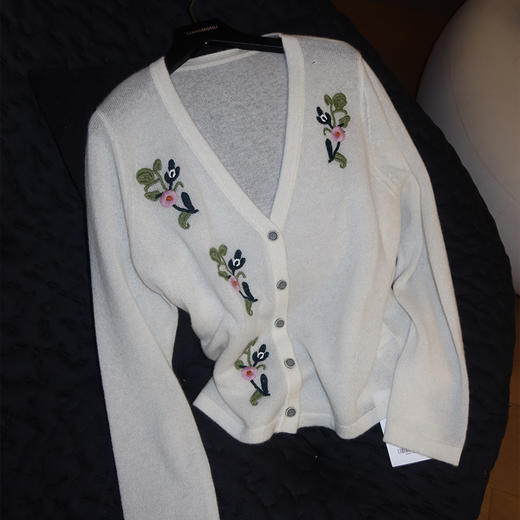 【预售7天】良木礼山羊绒花朵开衫(Q2584268F) 商品图0