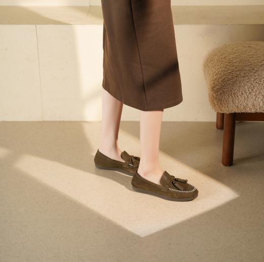 西村名物2025年秋季新款软底软面时尚流苏舒适百搭平底豆豆鞋深口单鞋T25CM31911 商品图6