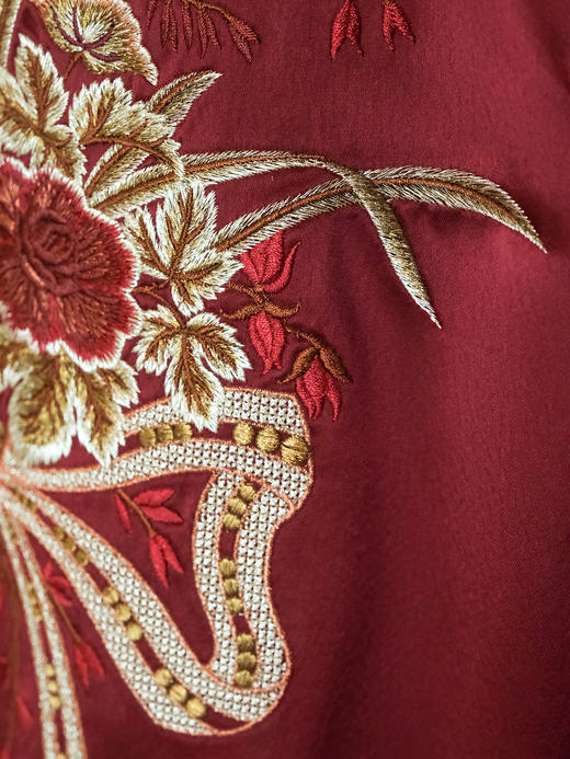 东方境X郭培| 花束刺绣拼丝绒长外套-红色 商品图4