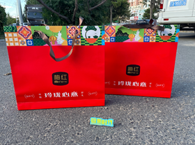 梅红玲珑心意月饼礼盒