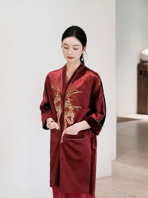 东方境X郭培| 花束刺绣拼丝绒长外套-红色 商品图0
