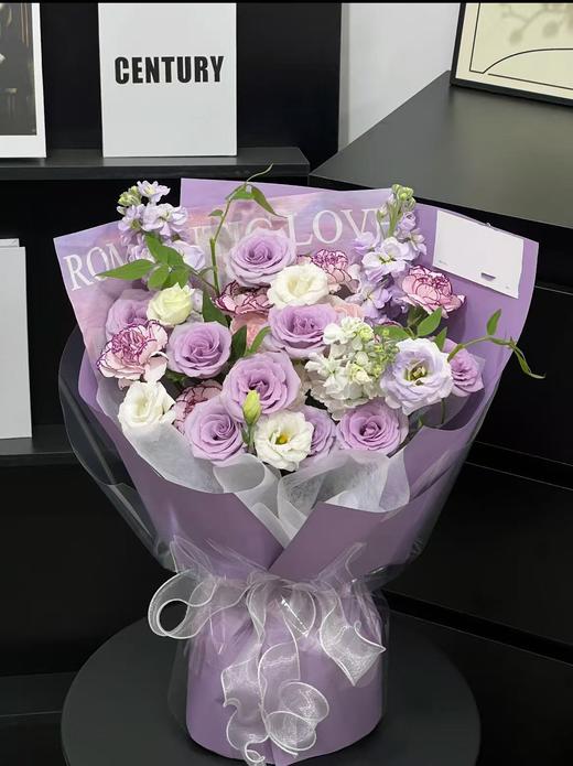 【当日达】顺丰免邮◆海洋之歌玫瑰 紫精灵康乃 紫罗兰 白桔梗 九星叶 中型手捧花 冷艳柔美 更显优雅 商品图0