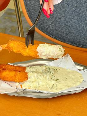 炸黑虎虾佐自制塔塔酱