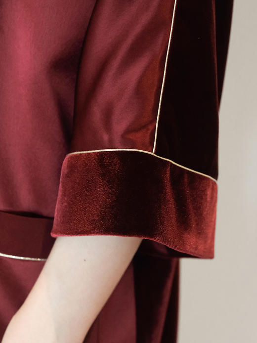 东方境X郭培| 花束刺绣拼丝绒长外套-红色 商品图5