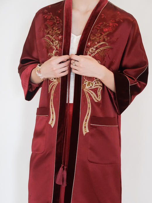 东方境X郭培| 花束刺绣拼丝绒长外套-红色 商品图2